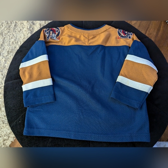 NHL Oilers hockey jersey Size 2T, excellent condition - Picture 9 of 12